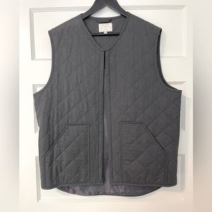 BNWOT - Club Monaco Men’s Charcoal Quilted Utility Vest - Size XL